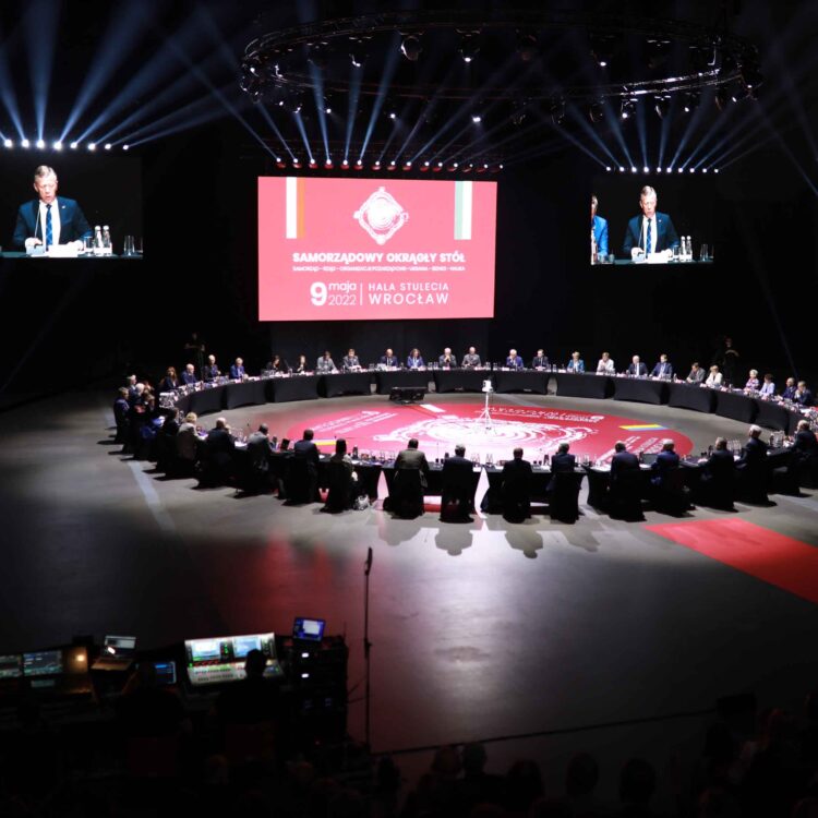 Realizacja transmisji wydarzenia Samorządowy Okrągły Stół z udziałem ekspertów